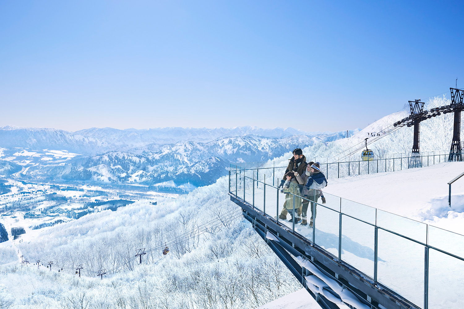 冰冷的冰台，可以看到冰與自然的神秘景色